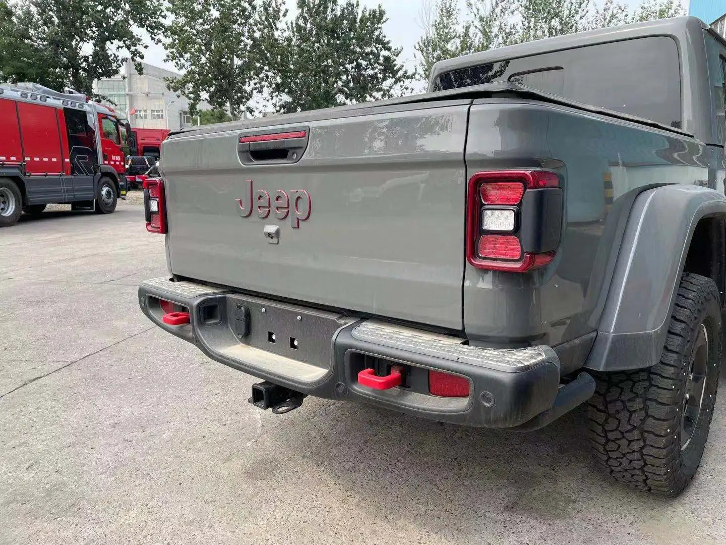 Gladiator Aluminum Alloy Three Fold Cover